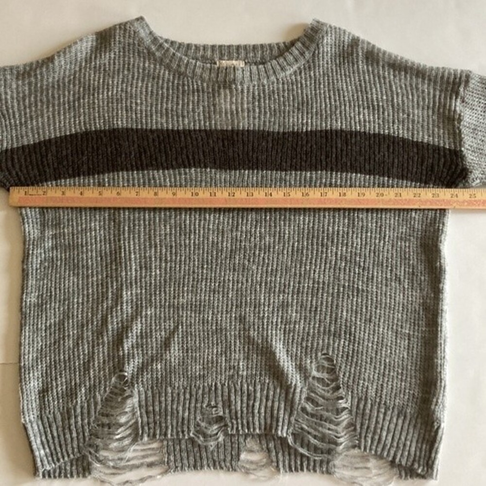 Hem and Thread Distressed Frayed Color Block Sweater Gray Medium - Picture 7 of 12